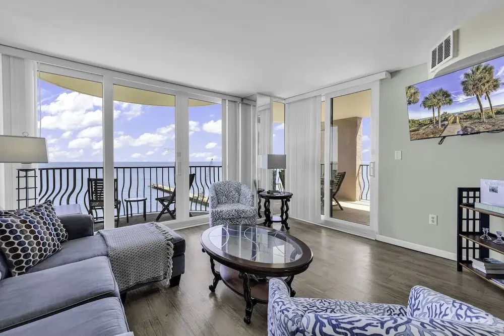 3 Bedrooms Standard Family room with balcony and with ocean view