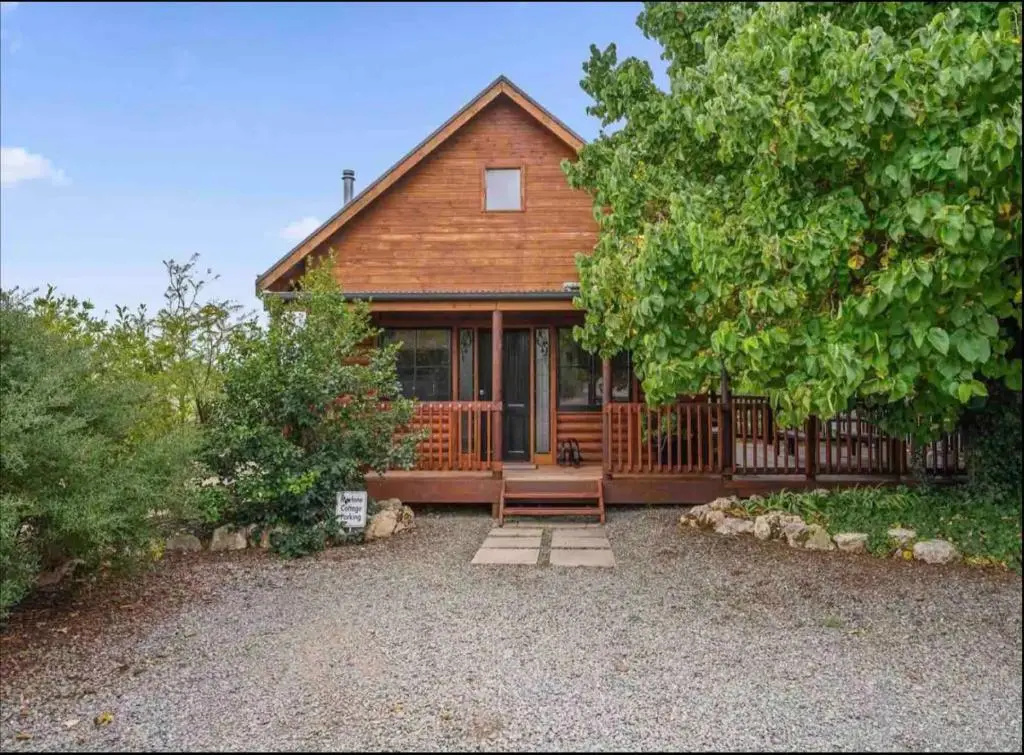 2 Bedrooms Cottage