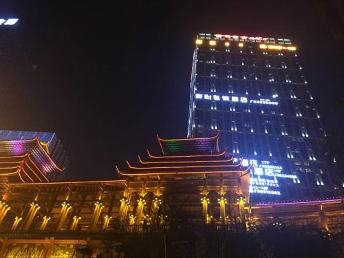 Manifeng Apartment Hotel