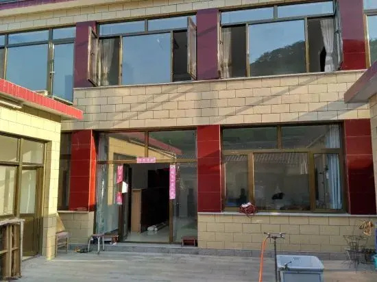 Beijing Sunshine Courtyard Farmhouse