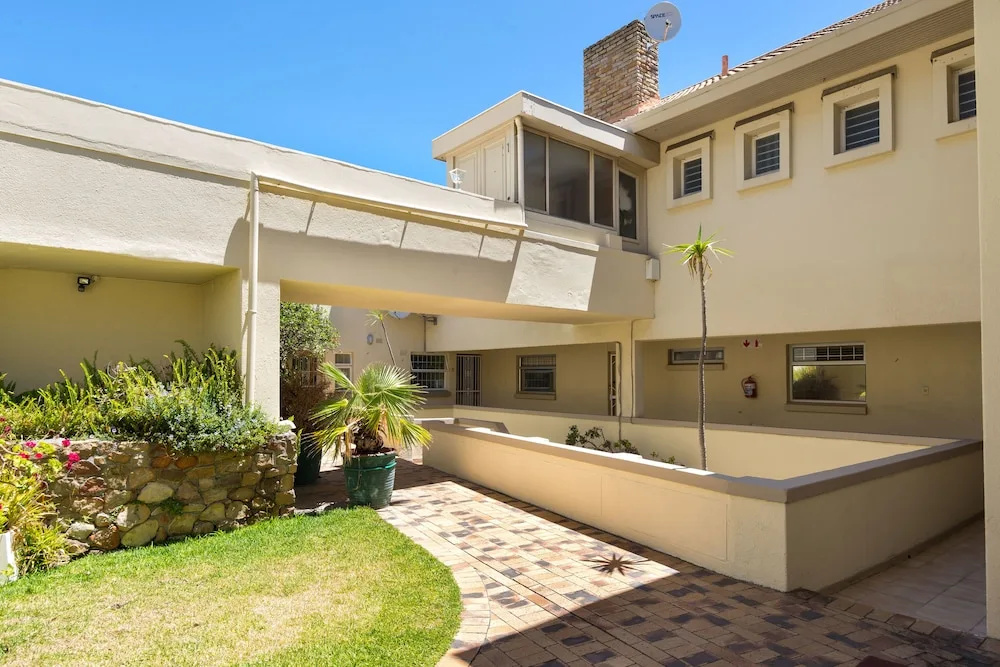 Caprice Court 7