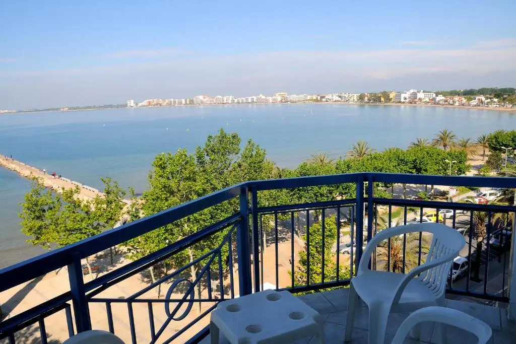 Standard Quadruple room with sea view