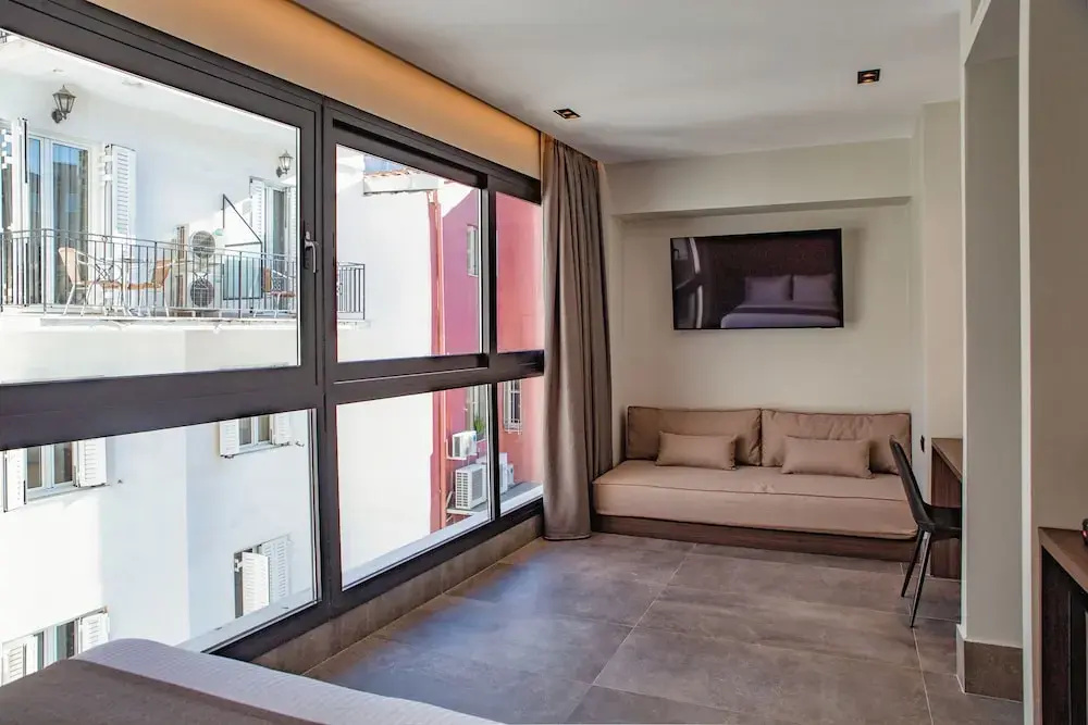 Standard Double room with city view (full double bed)