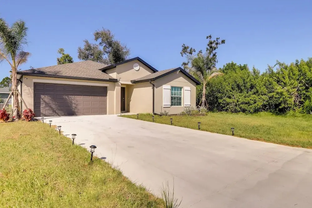 Airy Port Charlotte Home w/ Smart TV Near Beaches!