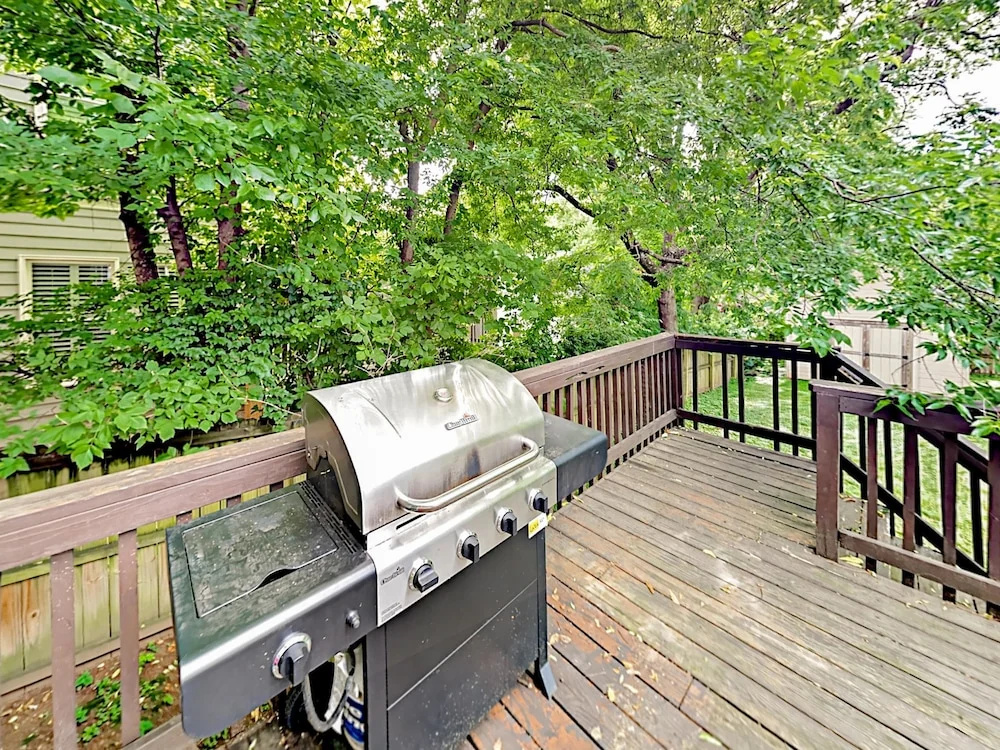 3Br Stylish Cottage East Nashville by RedAwning