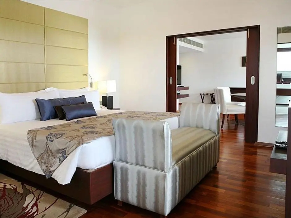 Premium Double room with lake view (full double bed)