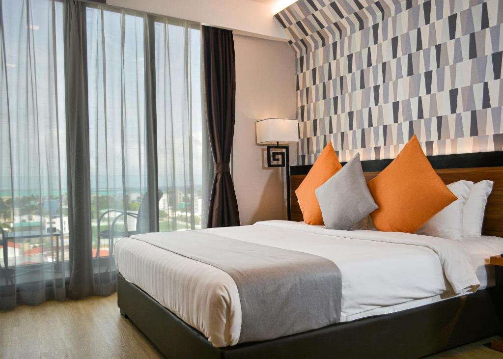 Triton Prestige Seaview & Spa