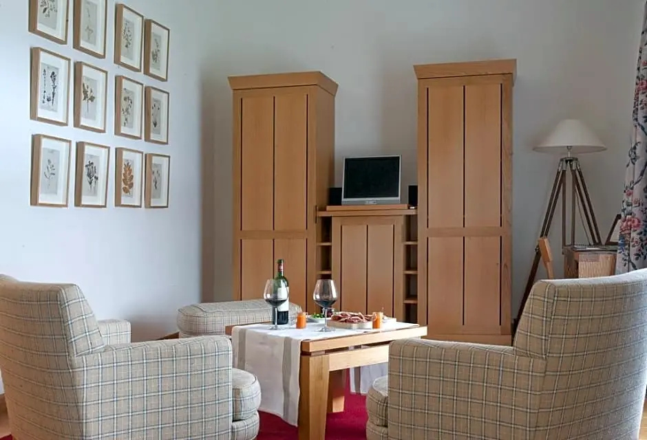 Double Suite (full double bed)