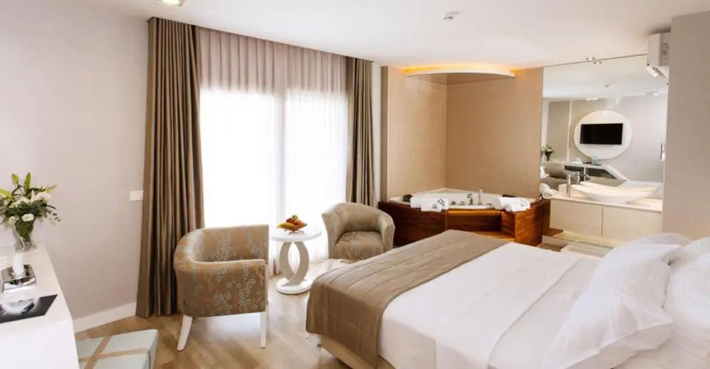 Deluxe Suite
