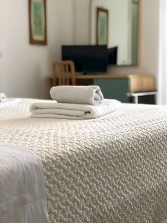 Standard Triple room with sea view