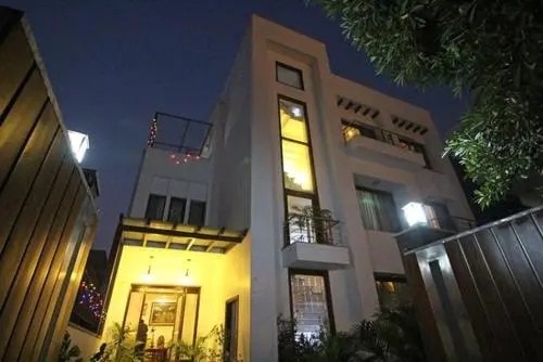 Mint Sarojville Suites