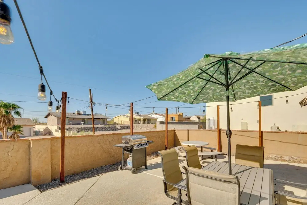 2 Mi to Lake Havasu: Pet-friendly Home