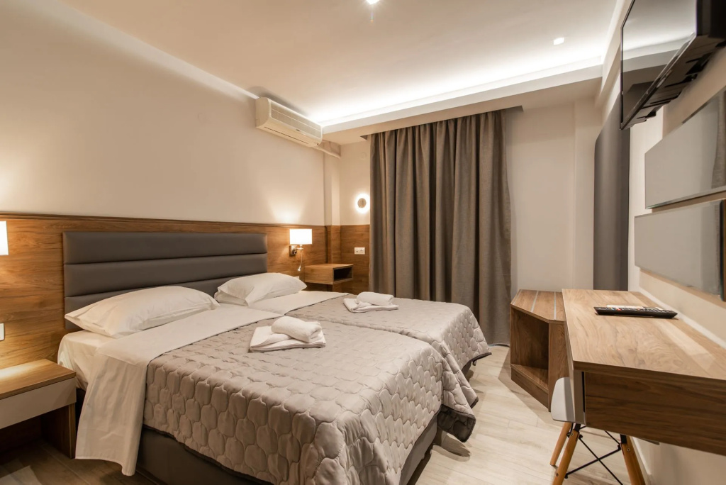 Luxury Double room (full double bed)