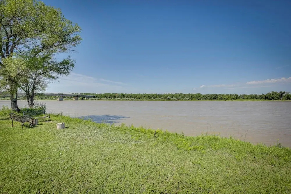 Glendive Getaway w/ Yellowstone River Access!