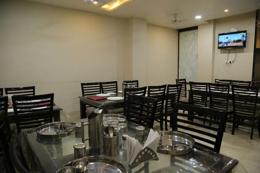 Hotel Lokpriya Inn - фото 8