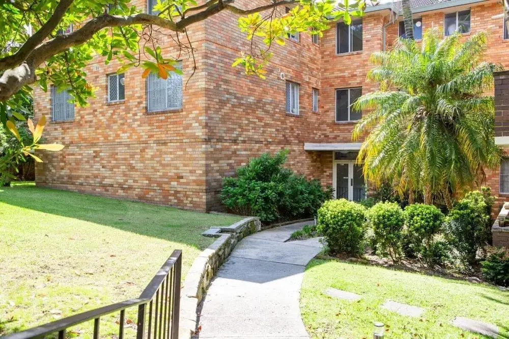 Sunny Apartment in Quiet and Green Neighbourhood