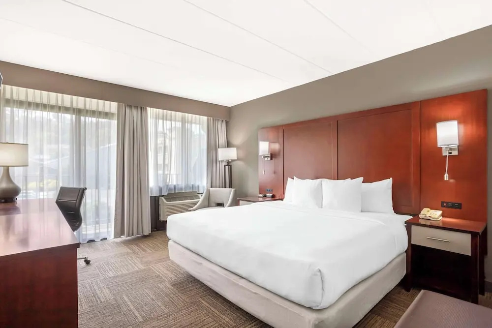 Standard Double room with balcony (full double bed)