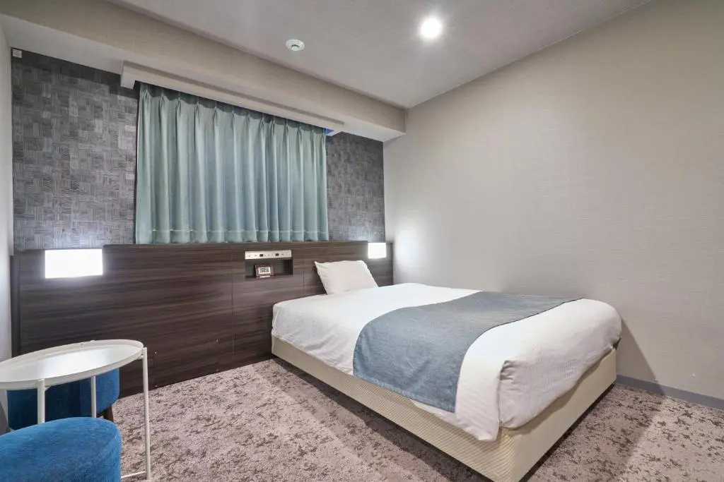 Double room (full double bed)