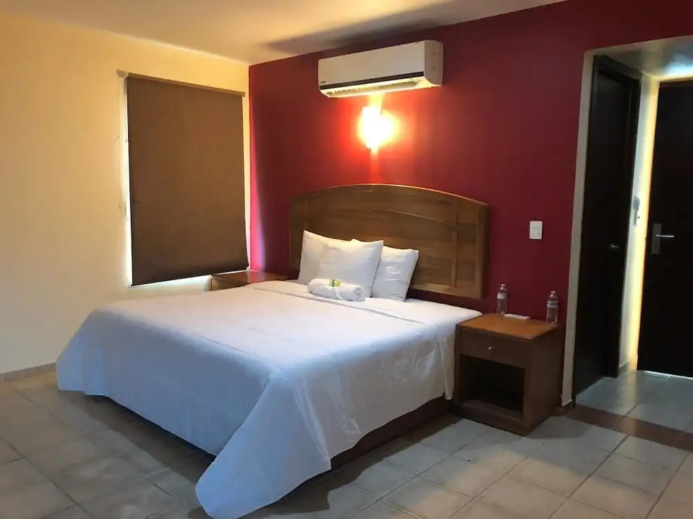 Hotel Express Inn — 3