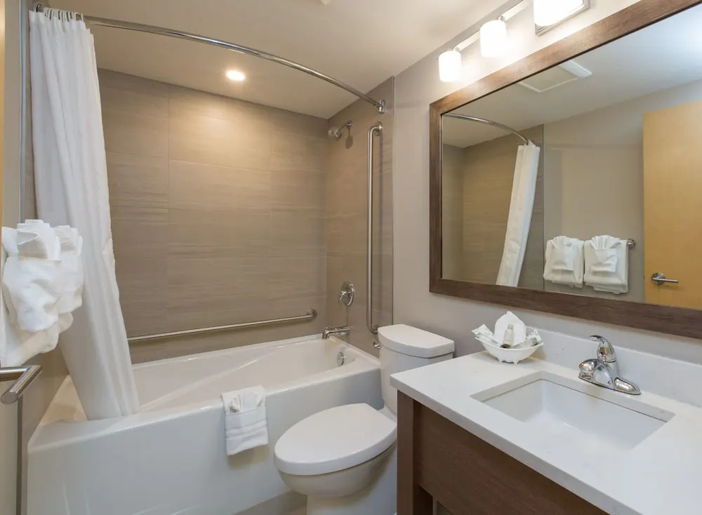 Double Suite with balcony (full double bed)