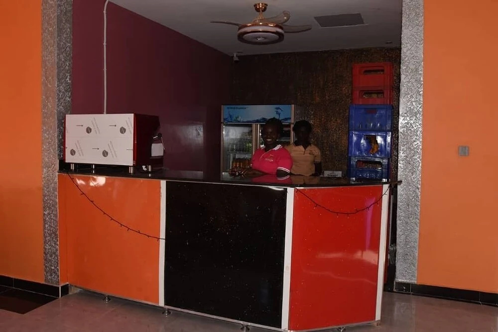 Zegans Hotel Lira