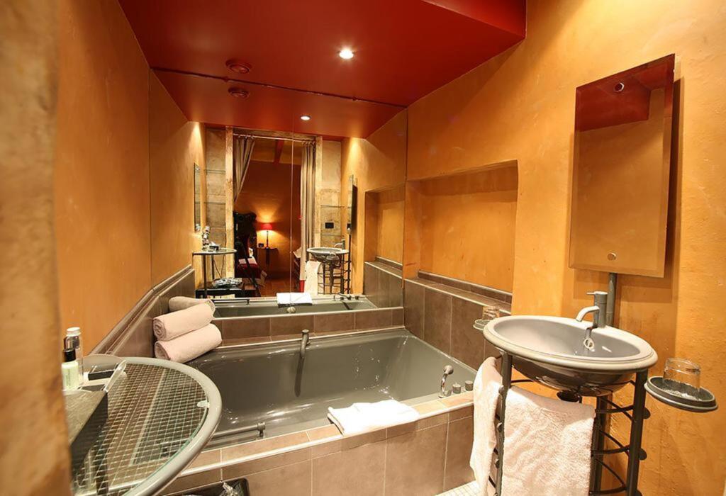 Cour des Loges Lyon, A Radisson Collection Hotel by null