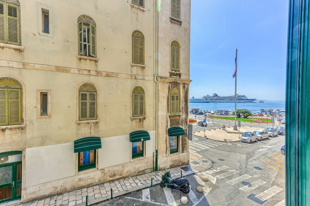 Split Urban Rooms I