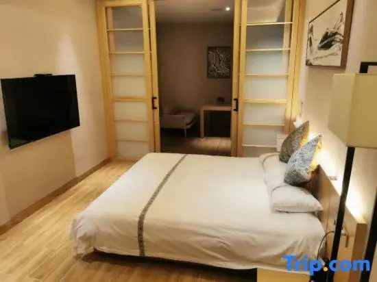 Double Suite (full double bed)