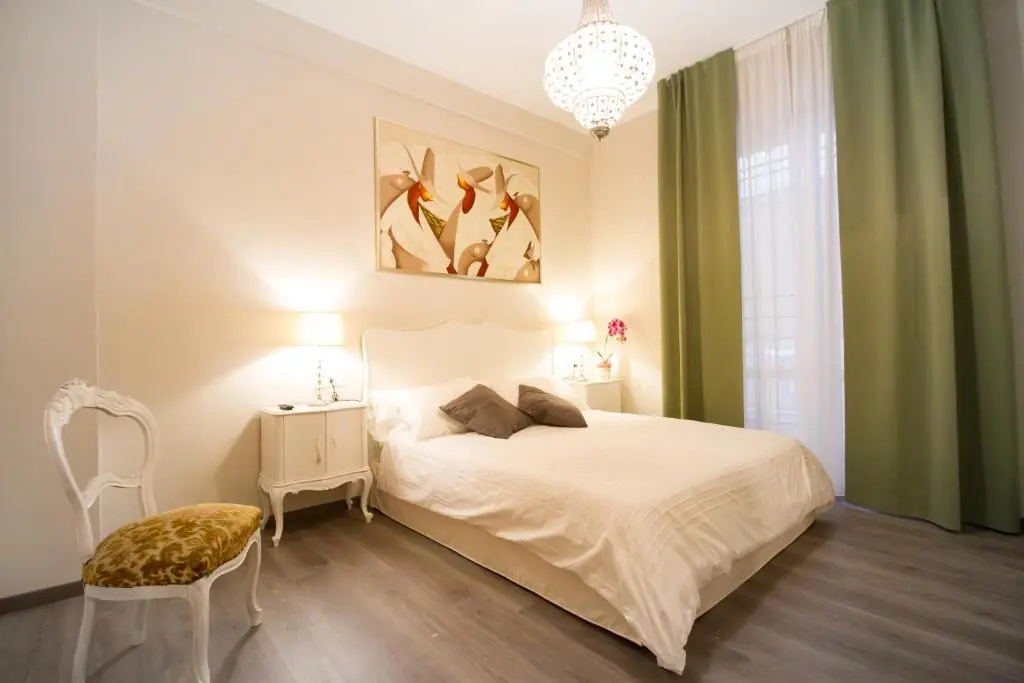 Deluxe Double room (full double bed)