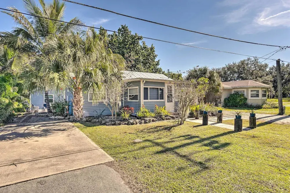 Tropical Port Charlotte Cottage - Walk to Bay!