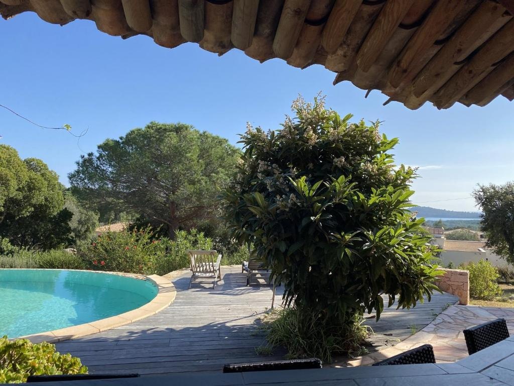 Belle villa traditionnelle vue mer avec piscine à 1,5 km de la plage de Pinarello 2