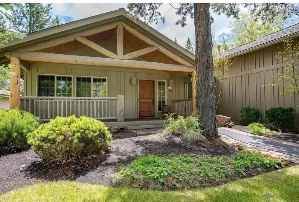 Hot Tub Home Near Golf and Sharc