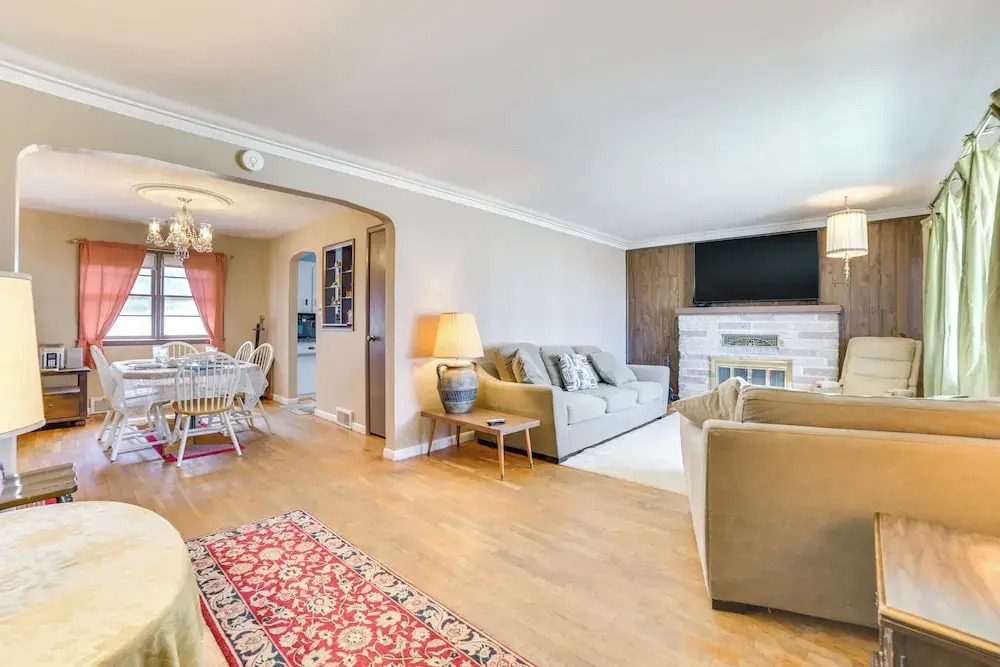 Walk to Beach: Lake-view Home in Alpena! - фото 5