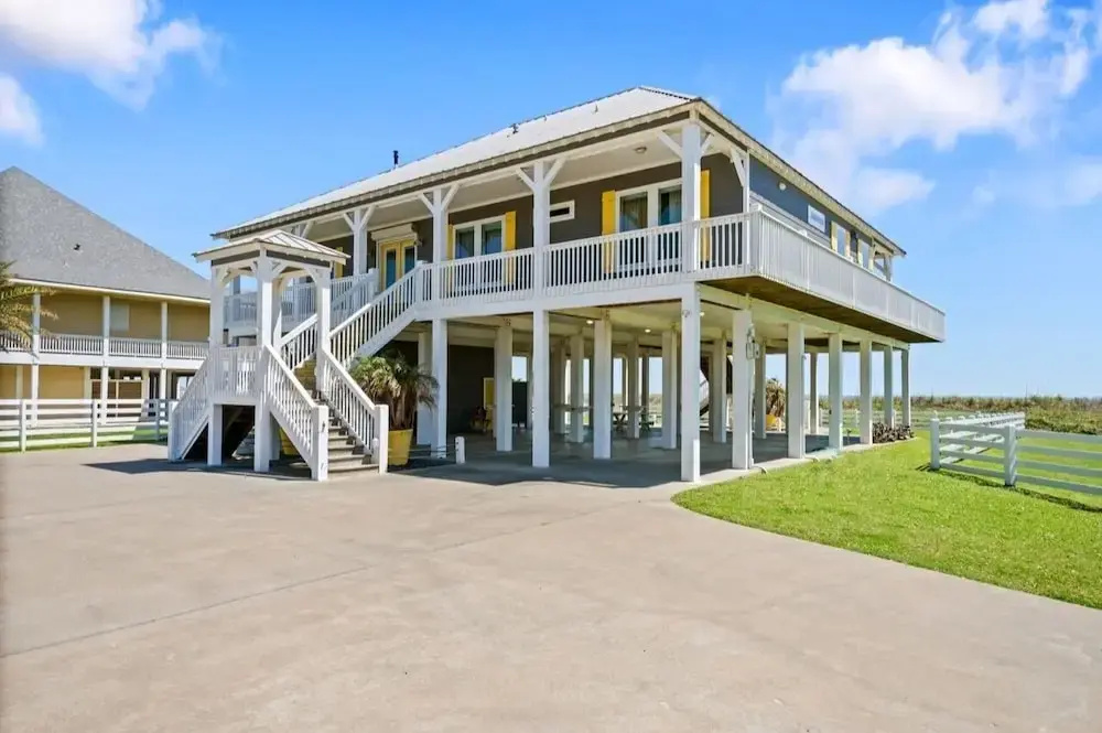 Trinidad Beauty 4 Bedroom Home by RedAwning