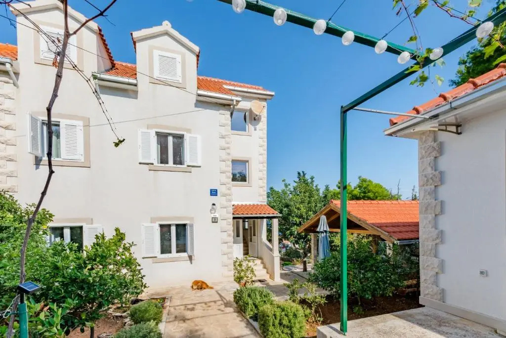 2 Bedrooms Apartment with balcony and with sea view