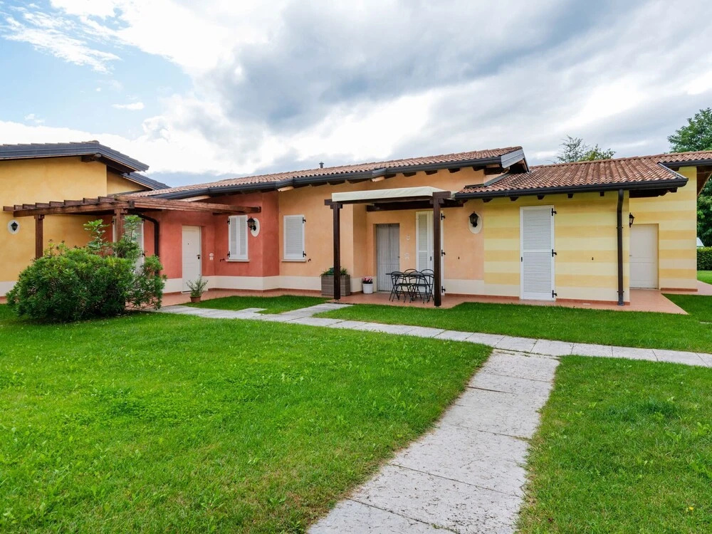 Luxurious Holiday Home in Manerba del Garda With Pool