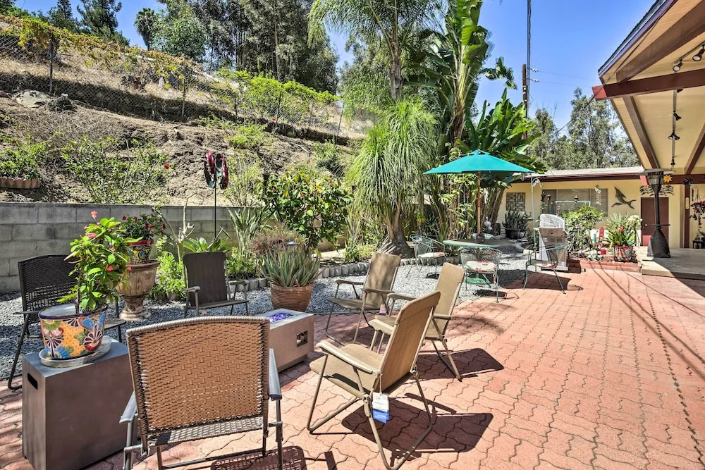 Colorful El Cajon Gem: Deck, Garden & Valley Views