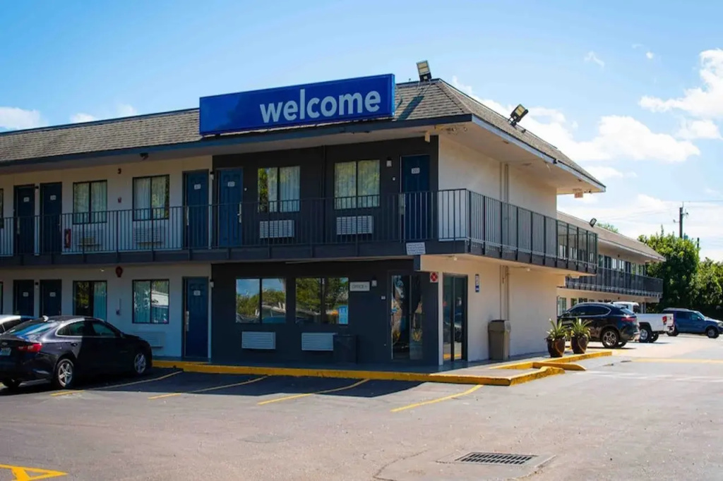 Motel 6 Lantana, FL