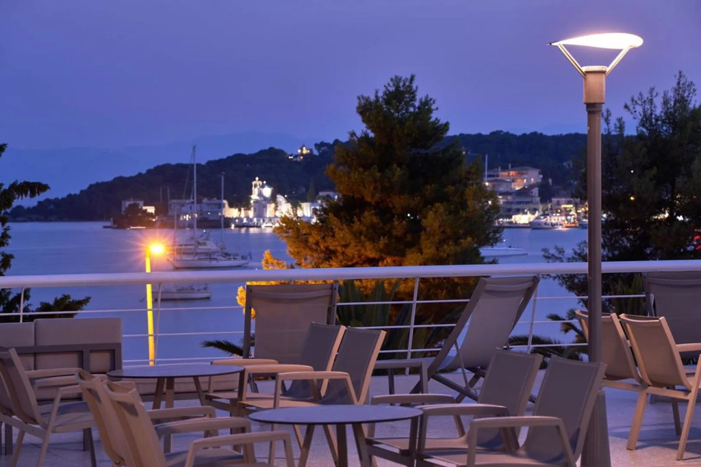 Beach & Waterfront
