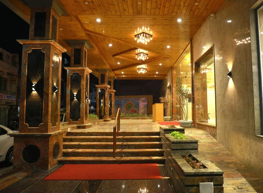 Lobby & Reception