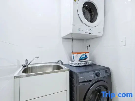 Central Mascot 4BR Convenience to CBD & Airport
