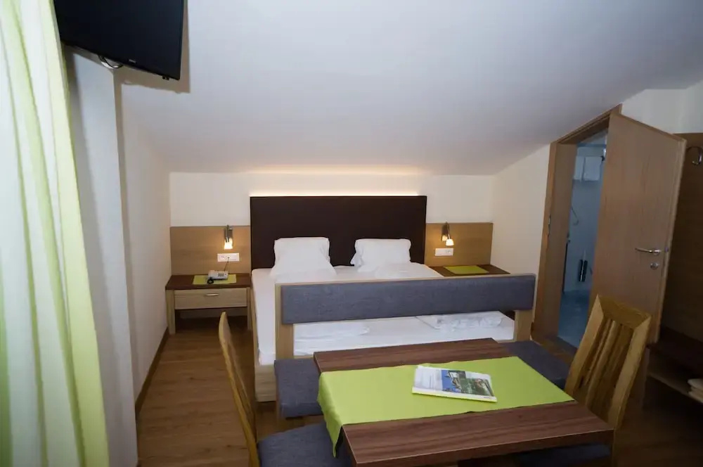 Economy room