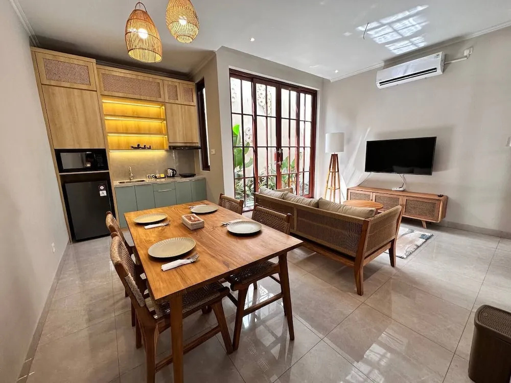 Отель Putu Soemantri Four Persons Villas в Денпасаре