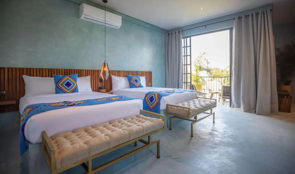 Standard Double room with balcony (full double bed)