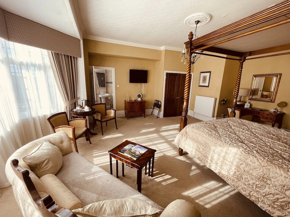 Superior Double room with balcony (full double bed)
