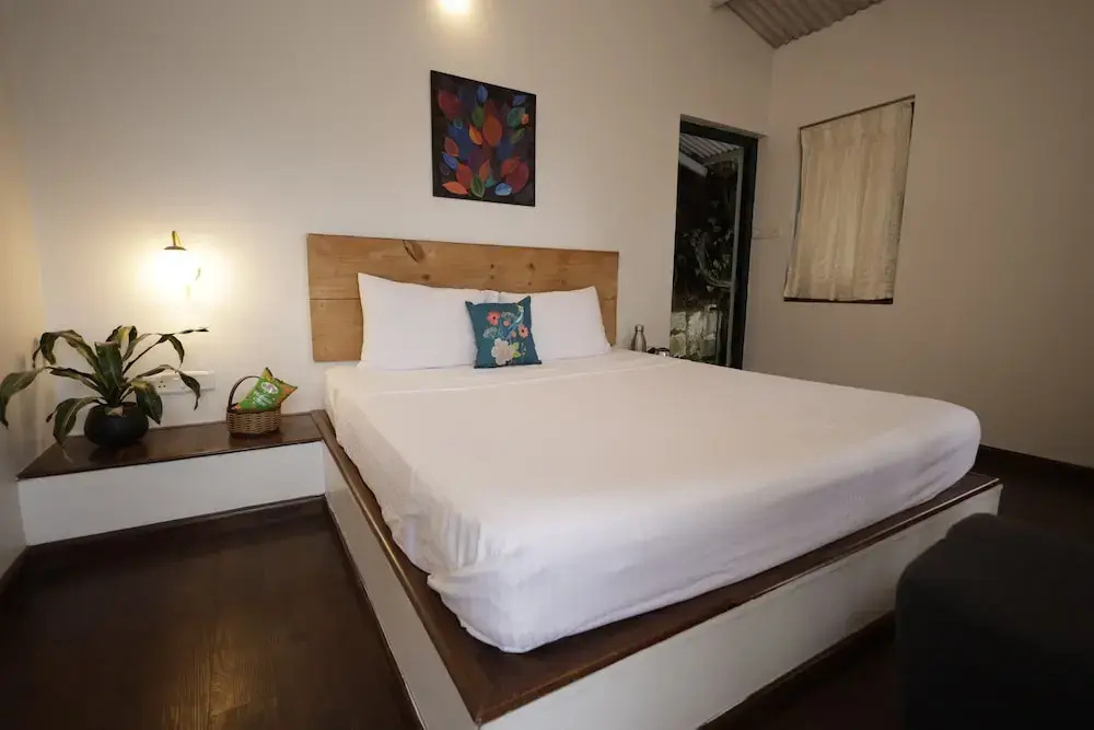 Deluxe Double room with balcony and with mountain view (full double bed)