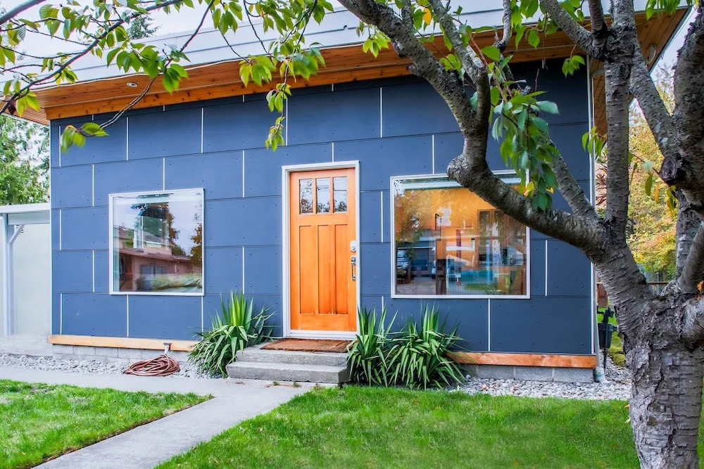 3528 SW 98th Street Home by RedAwning