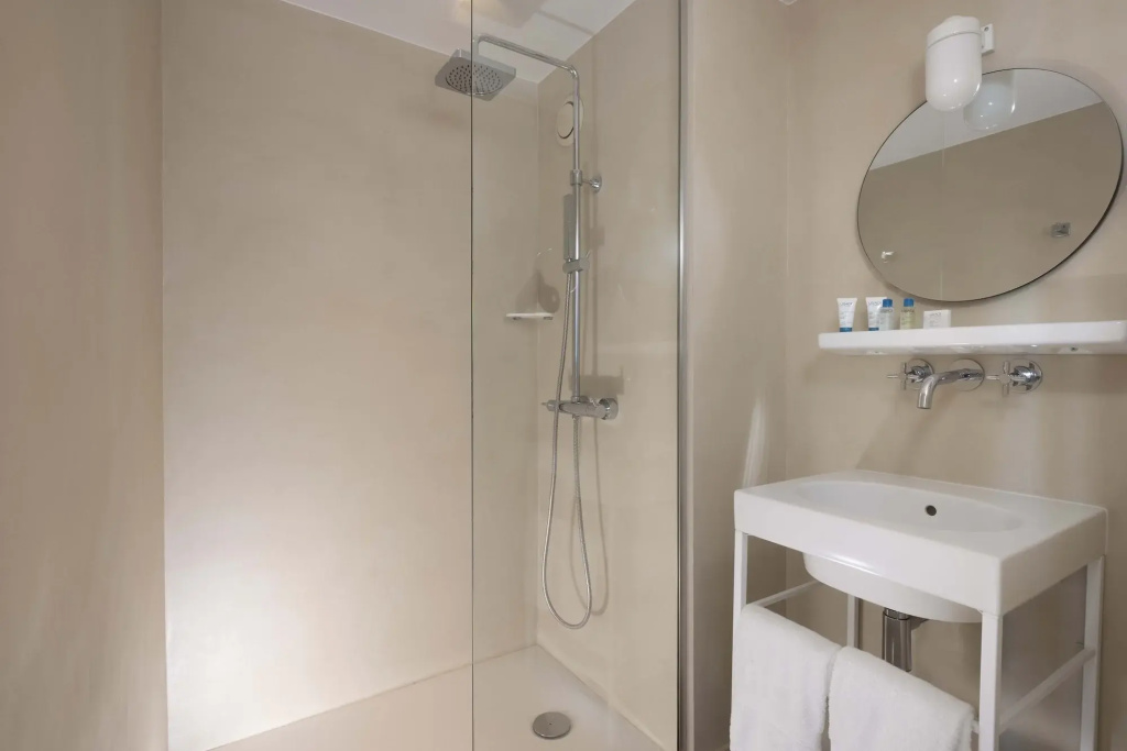 Le Petit Beaumarchais Hotel & Spa 8