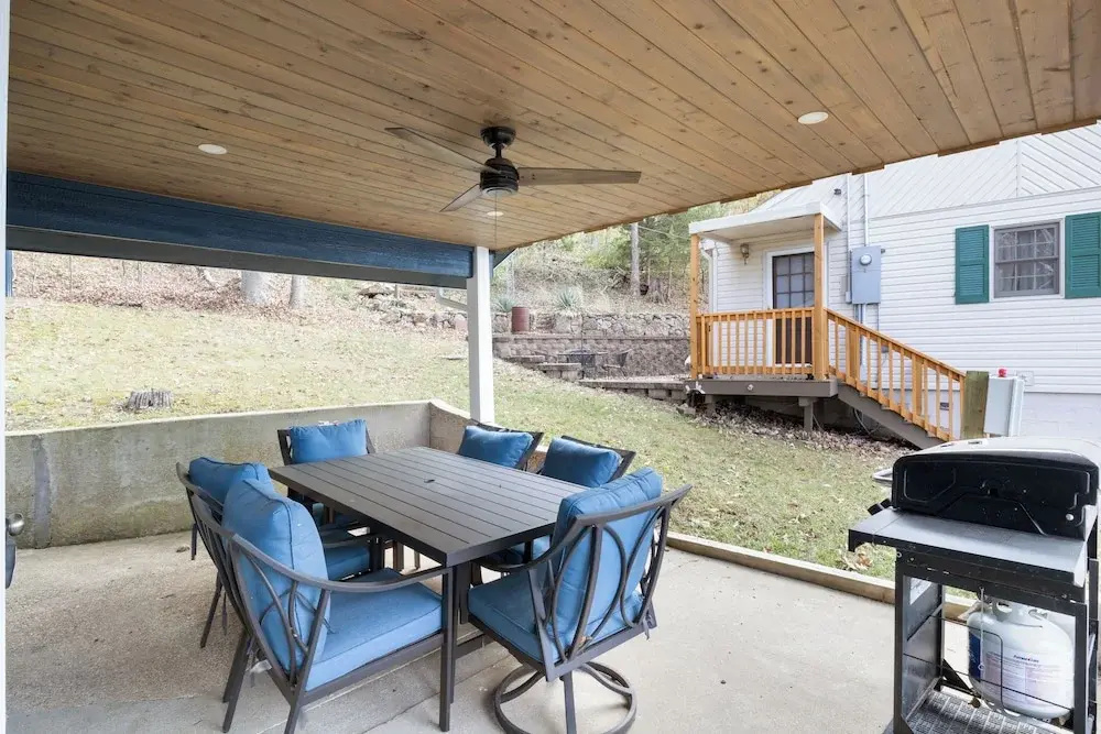 Sunset & Lake Views, Outdoor Dining & Seats