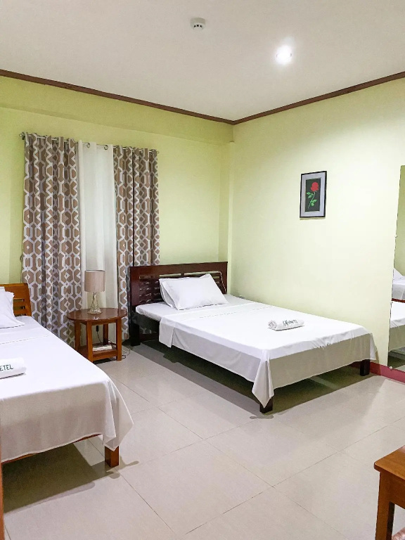 Standard Triple room